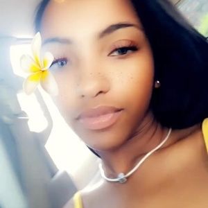 Meet your Posher, Evaa